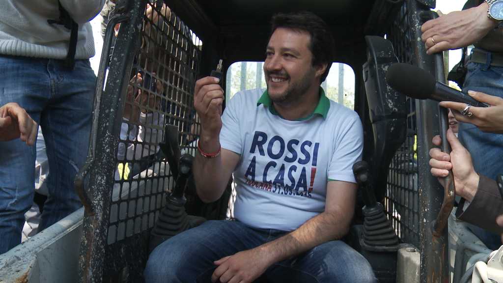 Salvini nella rossa Toscana migranti
