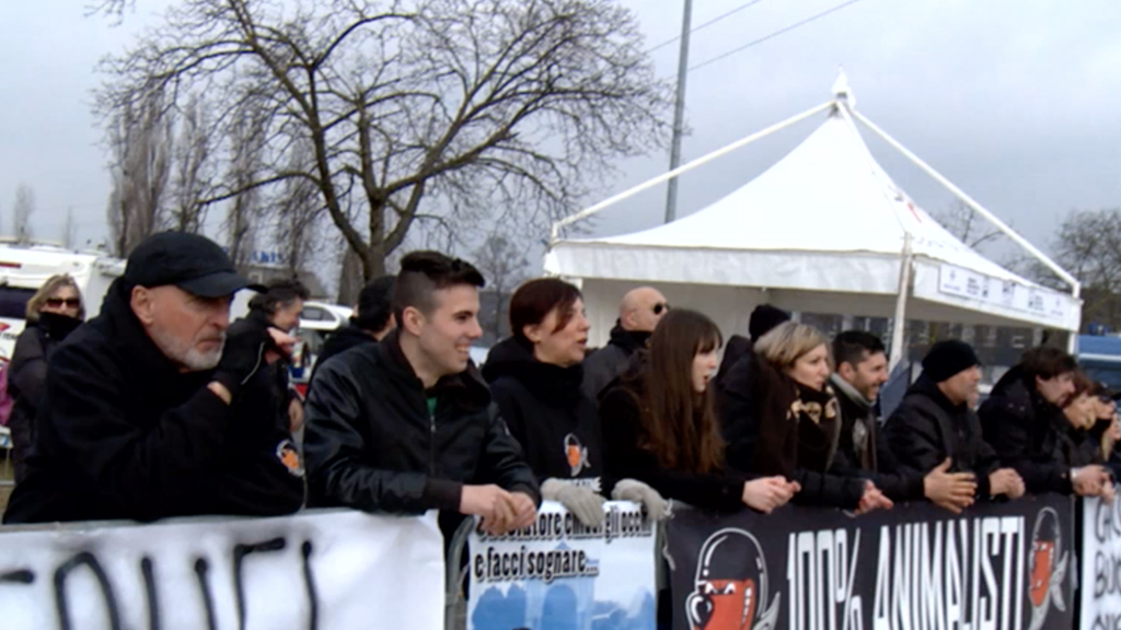 Vicenza: la fiera dei cacciatori e le proteste di 100% animalisti
